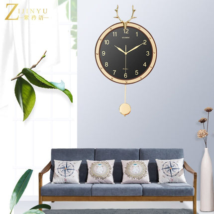 Nástěnné hodiny s jeleními parohy kyvadlové