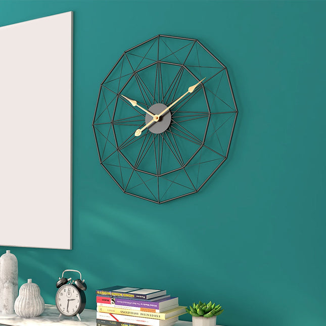 Kovové drátěné hodiny ve skandinávském designu