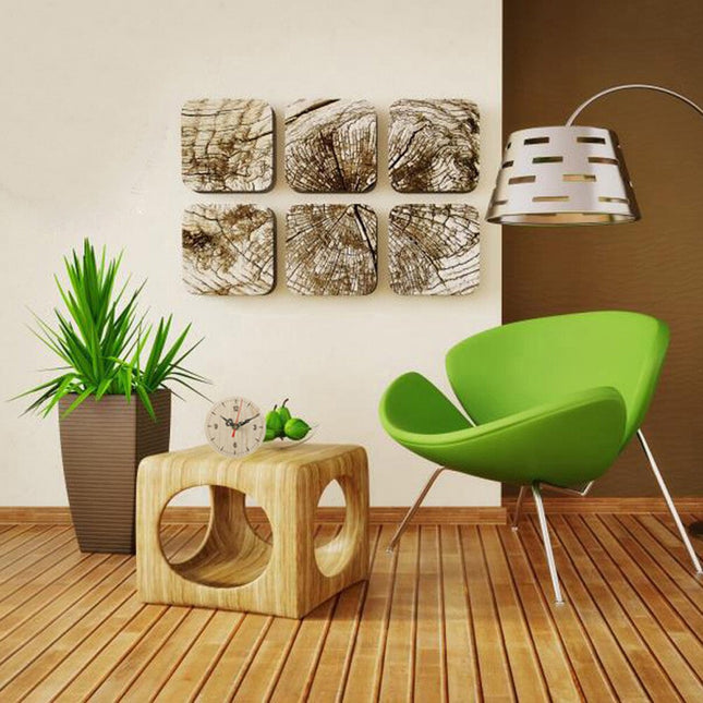 Klasické malé dřevěné nástěnné hodiny