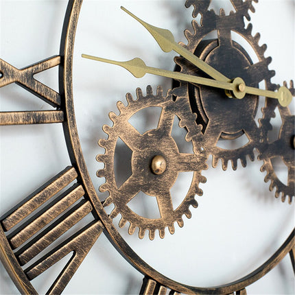 Velké kovové hodiny s římskými číslicemi