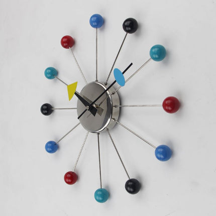 Barevné retro hodiny v moderním stylu