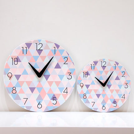 Designové dětské hodiny s geometrickými tvary