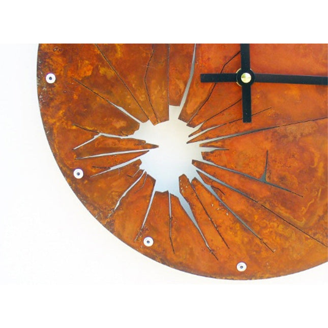 Designové hodiny s efektem rozbitého skla