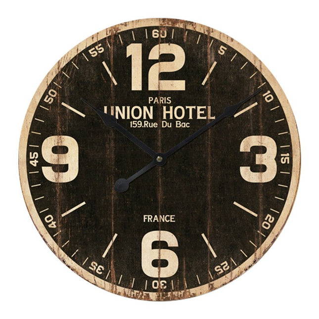 Velké nástěnné hodiny v industriálním stylu