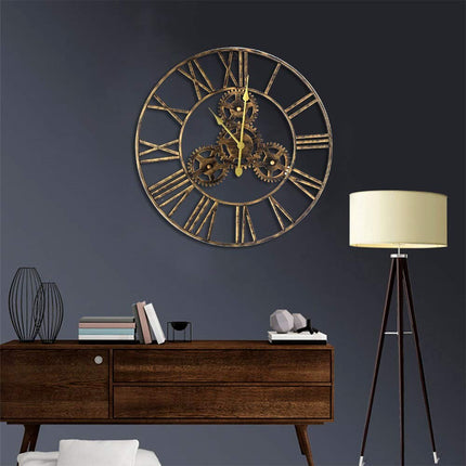 Velké kovové hodiny s římskými číslicemi