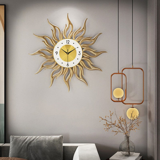 Nástěnné hodiny ve tvaru slunce