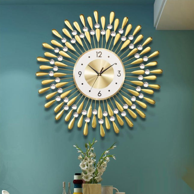 Nástěnné hodiny ve tvaru slunce