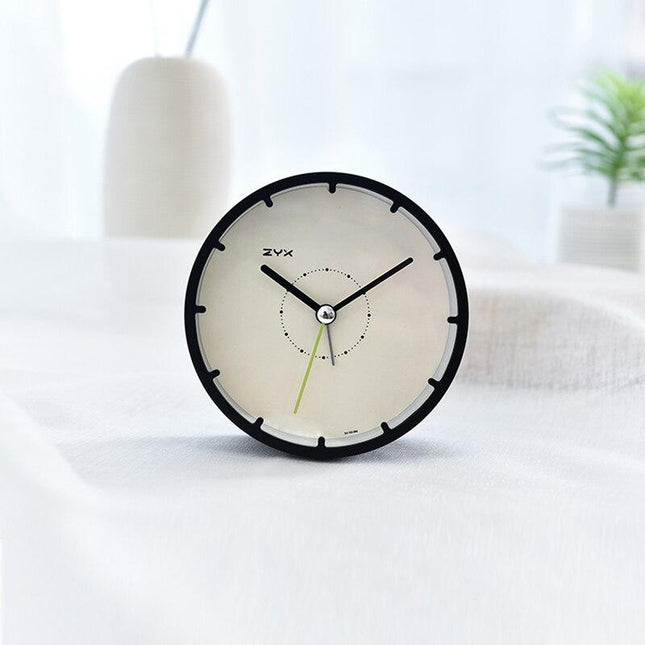 Minimalistické kulaté stolní hodiny bez číslic