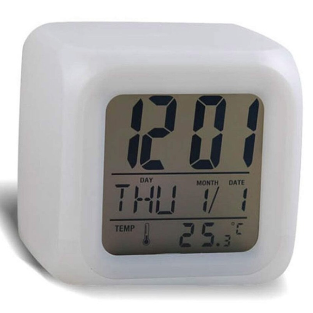 Svítící digitální budík měnící barvy