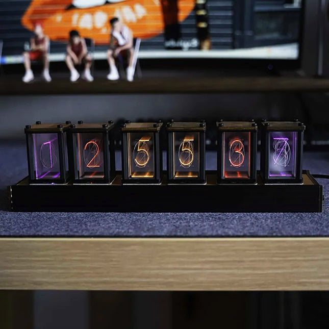 Stolní elektronkové hodiny v retro stylu