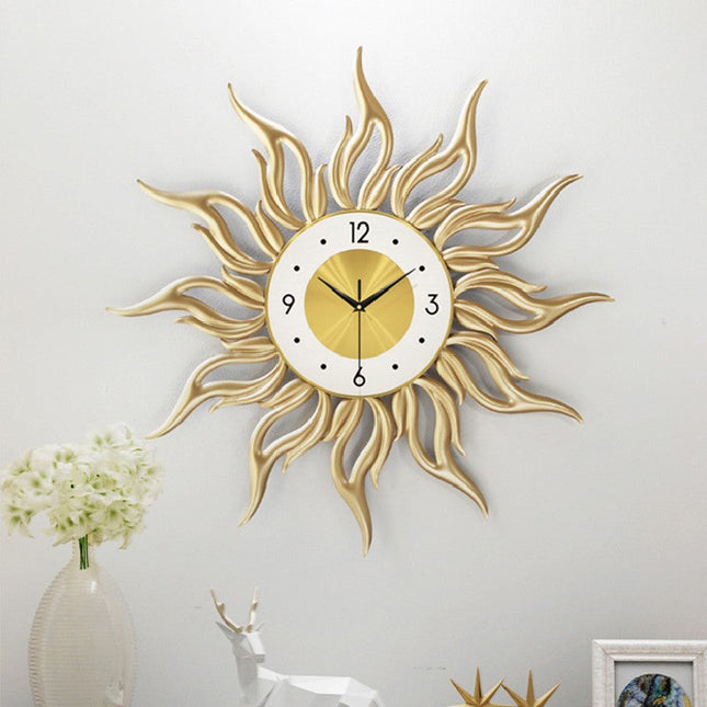 Nástěnné hodiny ve tvaru slunce