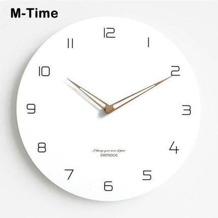 Kulaté nástěnné hodiny z běleného dřeva