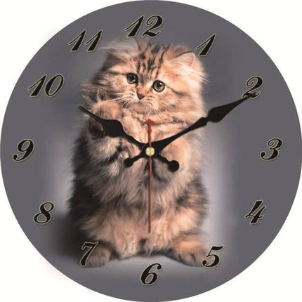 Kulaté nástěnné hodiny s roztomilým kotětem