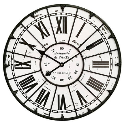 Bílé industriální hodiny s římskými číslicemi