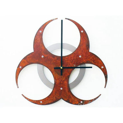 Kovové nástěnné hodiny design biohazard