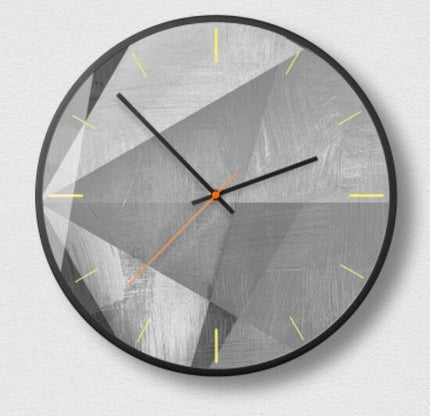 Futuristické hodiny s geometrickým designem