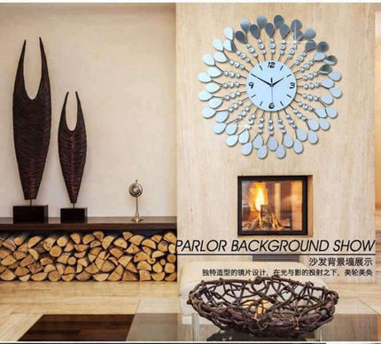 Stříbrné nástěnné hodiny design květina krystaly