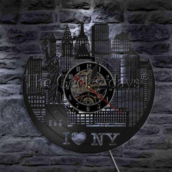 Hodiny z desky s motivem I Love NY
