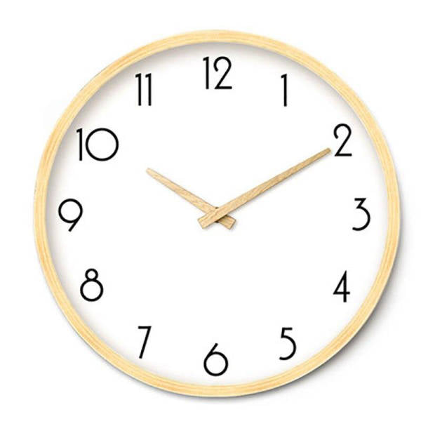 Kulaté skandinávské hodiny s dřevěným rámem