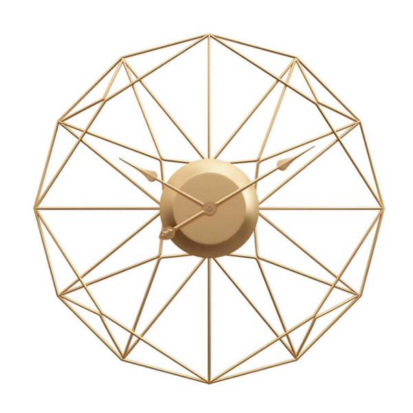 Jemné kovové hodiny ve skandinávském stylu