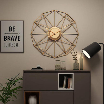 Kovové geometrické hodiny industriální design